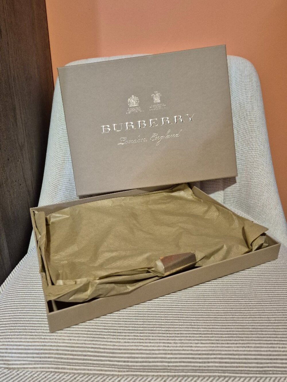 BURBERRY  NEW  box